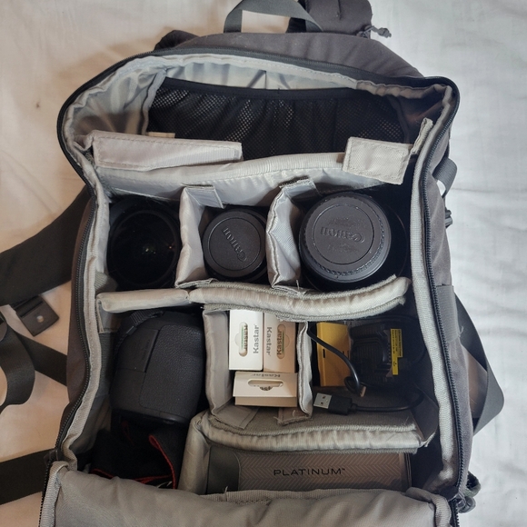 Canon eos 6d with multiple lenses and accessories - Picture 8 of 11